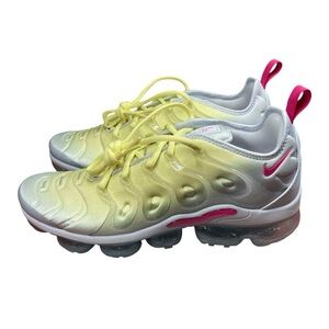 Women’s Nike Air Vapormax plus. Blue tint/fireberry. Size 11.5W.